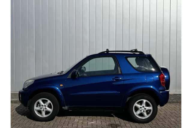 Toyota RAV4 (2004) thumbnail 2