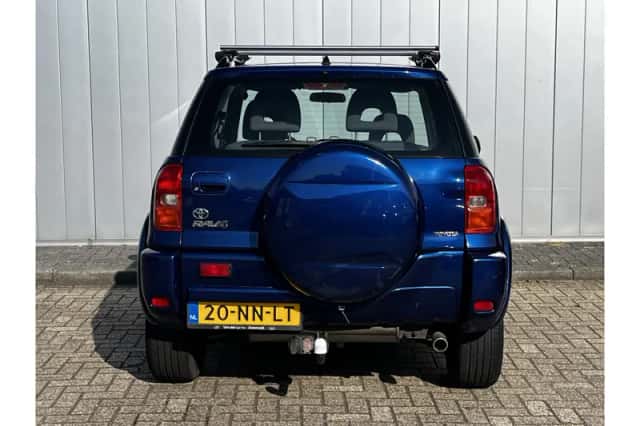 Toyota RAV4 (2004) thumbnail 5