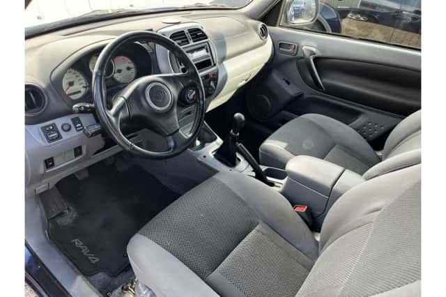 Toyota RAV4 (2004) thumbnail 6