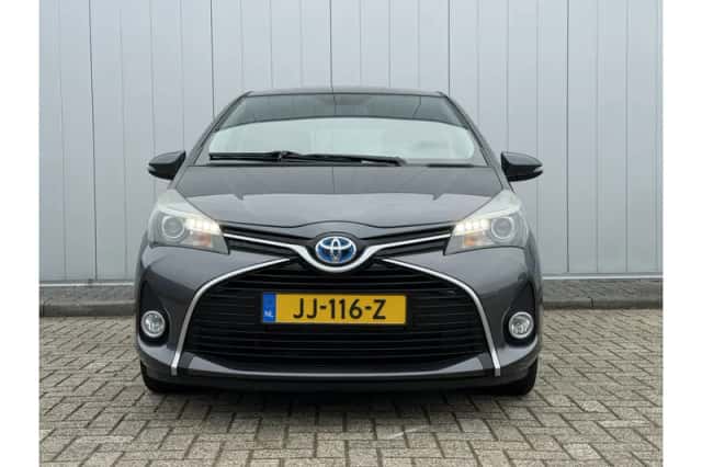 Toyota Yaris (2014) thumbnail 2