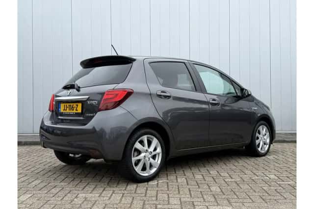 Toyota Yaris (2014) thumbnail 3
