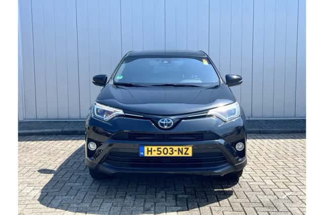 Toyota RAV4 (2017) thumbnail 2