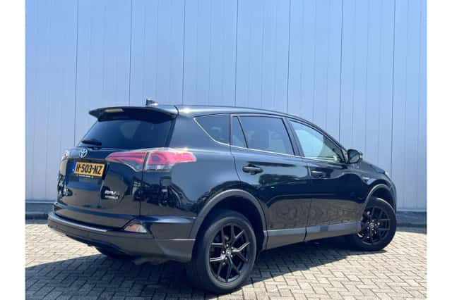 Toyota RAV4 (2017) thumbnail 4