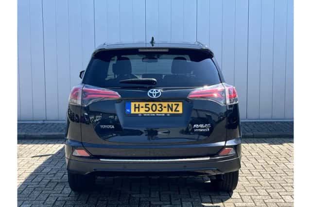 Toyota RAV4 (2017) thumbnail 5