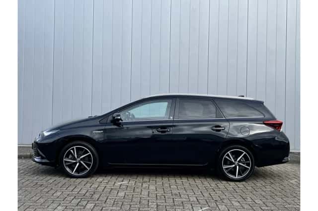 Toyota Auris (2018) thumbnail 2