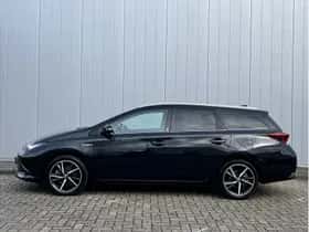 Toyota Auris (2018) thumbnail 2