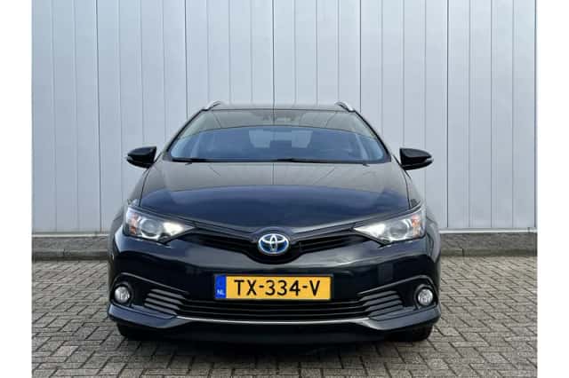 Toyota Auris (2018) thumbnail 3