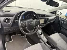 Toyota Auris (2018) thumbnail 6