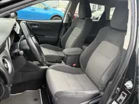 Toyota Auris (2018) thumbnail 7