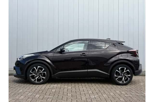 Toyota C-HR (2019) thumbnail 2