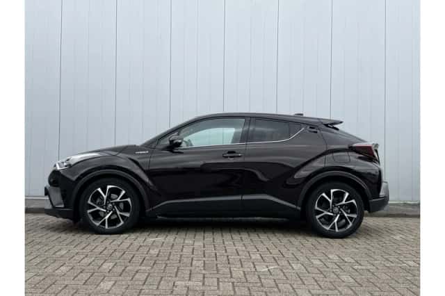 Toyota C-HR (2019) thumbnail 2