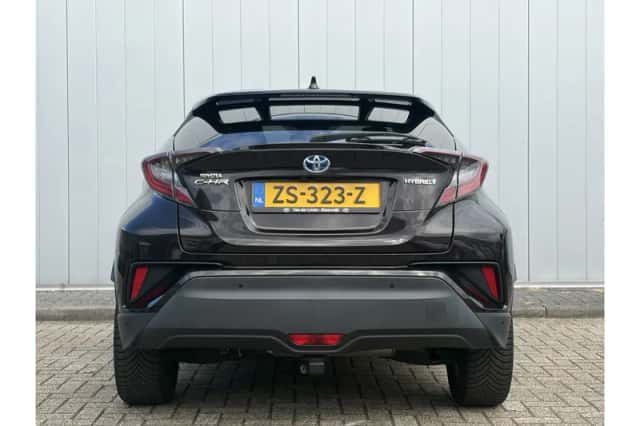 Toyota C-HR (2019) thumbnail 4