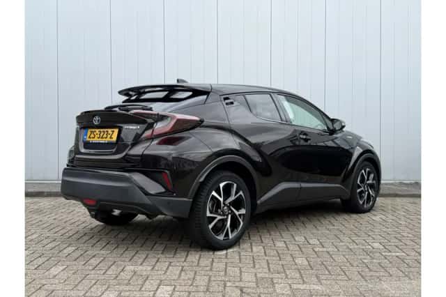 Toyota C-HR (2019) thumbnail 4