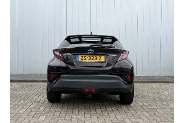 Toyota C-HR (2019) thumbnail 5