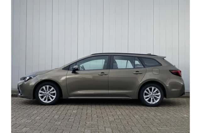 Toyota Corolla (2023) thumbnail 2