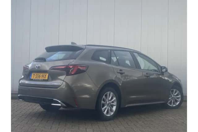 Toyota Corolla (2023) thumbnail 3