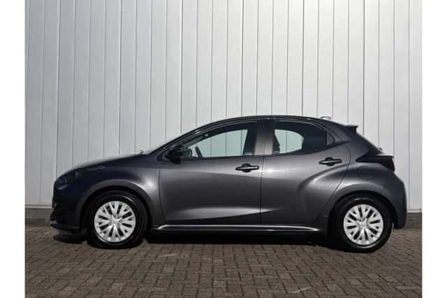 Toyota Yaris (2022) thumbnail 2