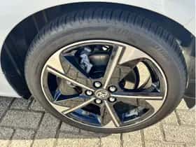 Toyota Yaris (2024) thumbnail 12