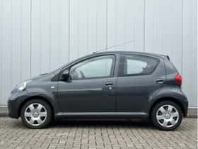 Toyota Aygo (2008) thumbnail 2