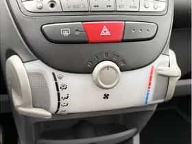Toyota Aygo (2008) thumbnail 16