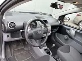 Toyota Aygo (2008) thumbnail 6