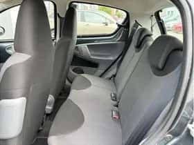 Toyota Aygo (2008) thumbnail 8