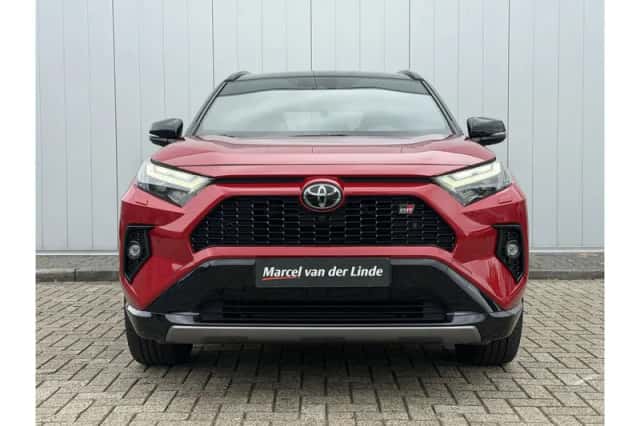 Toyota RAV4 (2024) thumbnail 3