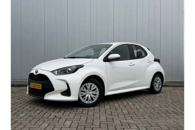 Toyota Yaris (2023) thumbnail 1