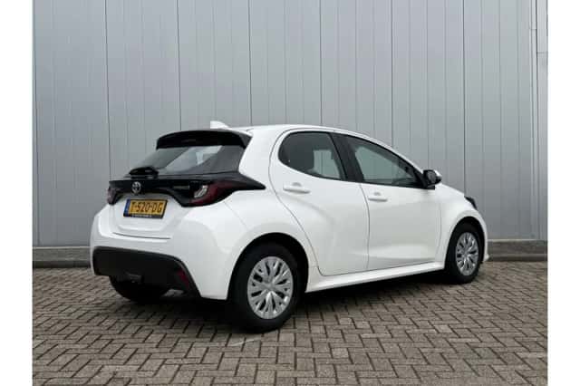 Toyota Yaris (2023) thumbnail 4
