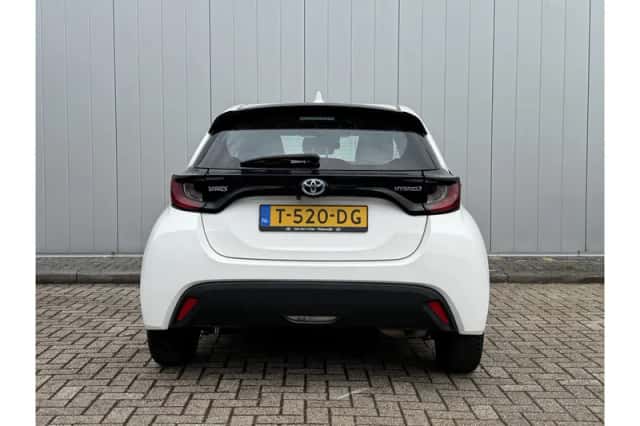 Toyota Yaris (2023) thumbnail 5