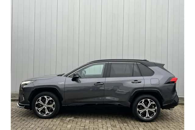 Toyota RAV4 (2022) thumbnail 2