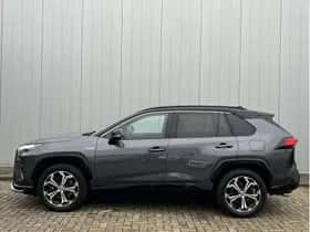Toyota RAV4 (2022) thumbnail 2