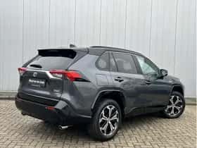 Toyota RAV4 (2022) thumbnail 3