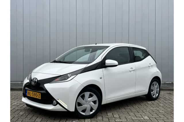 Toyota Aygo (2017) thumbnail 1