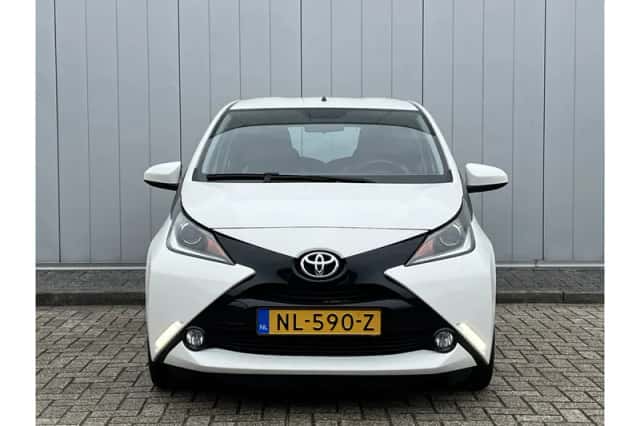 Toyota Aygo (2017) thumbnail 3