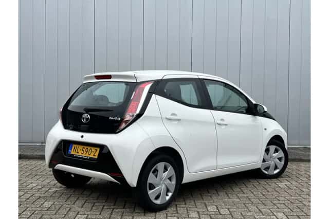 Toyota Aygo (2017) thumbnail 4