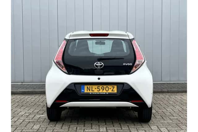Toyota Aygo (2017) thumbnail 5