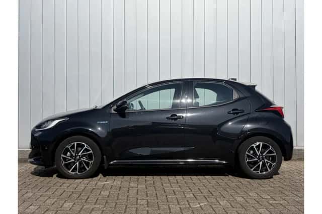 Toyota Yaris (2020) thumbnail 2