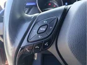 Toyota C-HR (2017) thumbnail 13