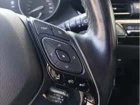 Toyota C-HR (2017) thumbnail 14