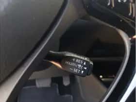 Toyota C-HR (2017) thumbnail 15