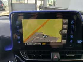 Toyota C-HR (2017) thumbnail 18