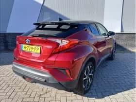 Toyota C-HR (2017) thumbnail 3