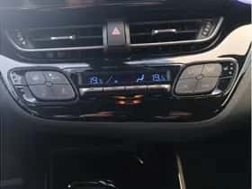 Toyota C-HR (2017) thumbnail 21