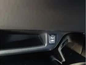 Toyota C-HR (2017) thumbnail 24