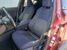 Toyota C-HR (2017) thumbnail 25