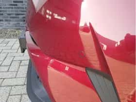 Toyota C-HR (2017) thumbnail 30