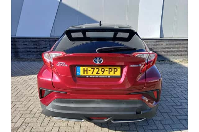 Toyota C-HR (2017) thumbnail 4