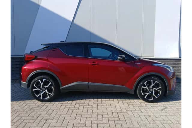 Toyota C-HR (2017) thumbnail 5
