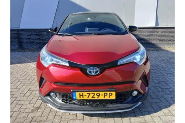Toyota C-HR (2017) thumbnail 6